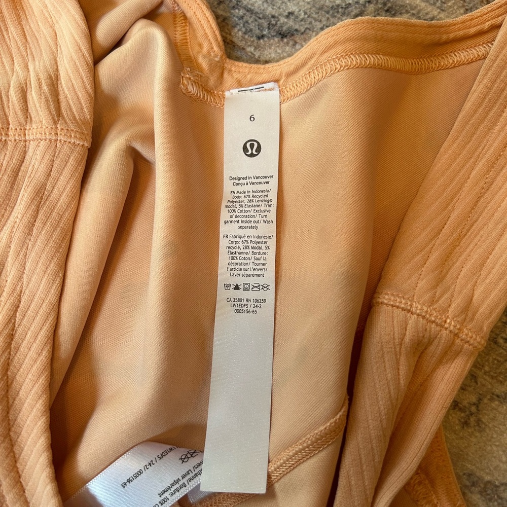 Lululemon Ribbed Cropped Tank - size 6 - Picture 3 of 4
